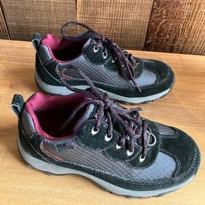 LL Bean (Women’s Size 6) Low Hiking Shoes Trail Walking (Nice Quality)